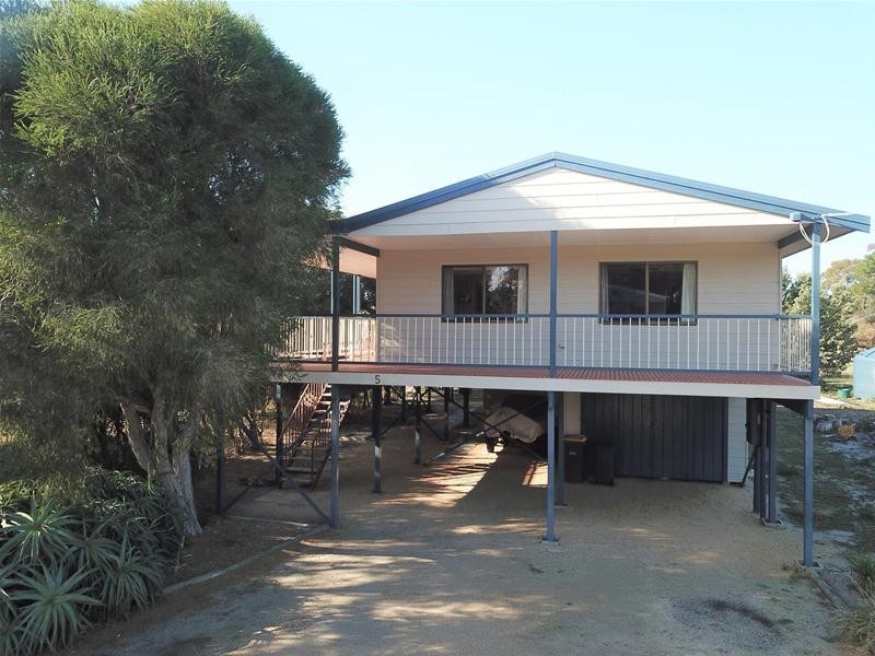 5 Leon Street, Loch Sport VIC 3851