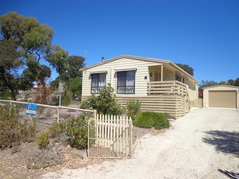 24 White Crescent, Loch Sport VIC 3851