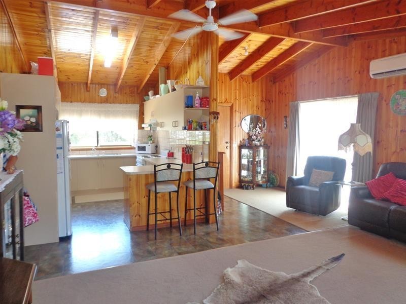 24 White Crescent, Loch Sport VIC 3851