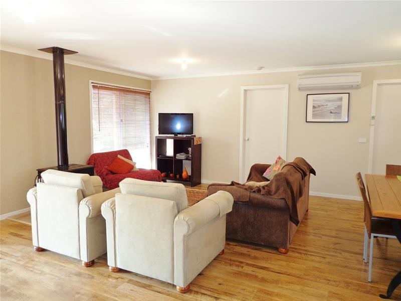 30 Kangaroo Street, Loch Sport VIC 3851