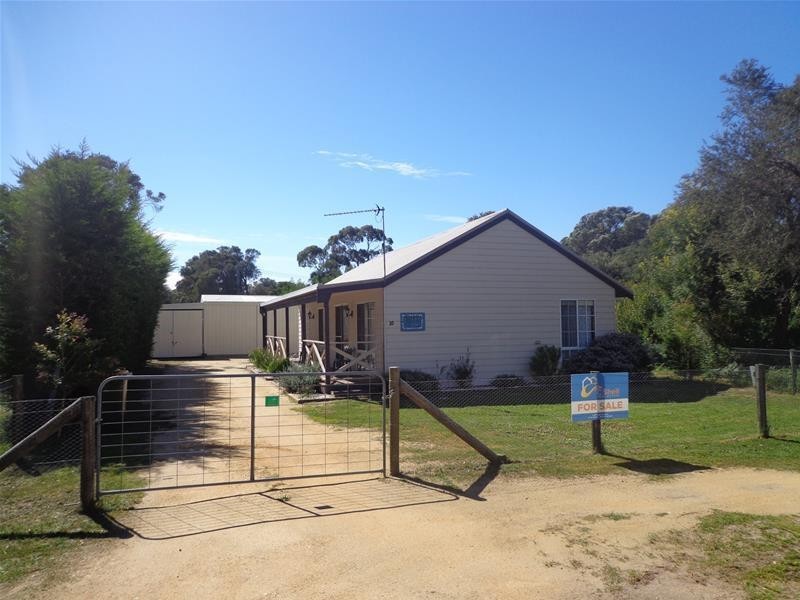 10 Cove Street, Loch Sport VIC 3851