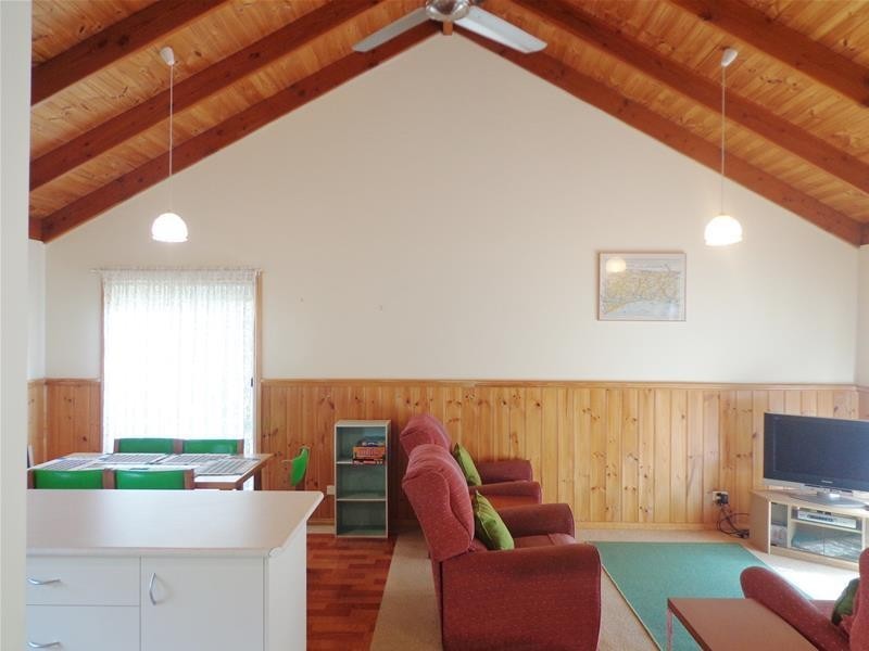 10 Cove Street, Loch Sport VIC 3851