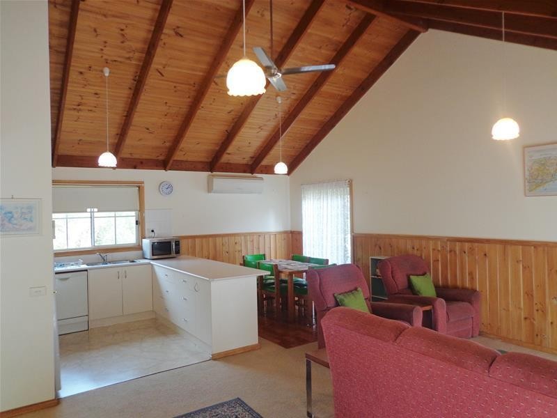 10 Cove Street, Loch Sport VIC 3851