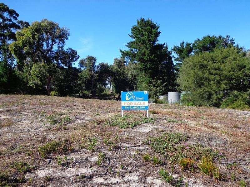 8 Bernadette Avenue, Loch Sport VIC 3851