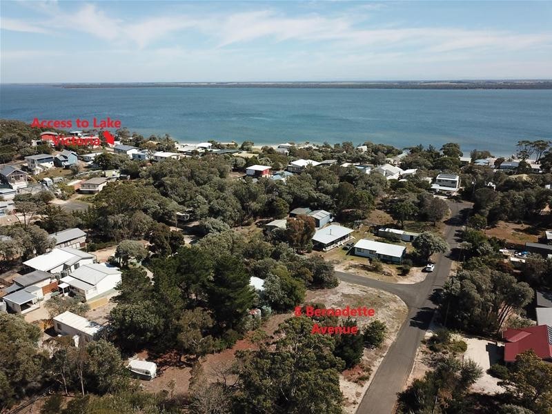 8 Bernadette Avenue, Loch Sport VIC 3851