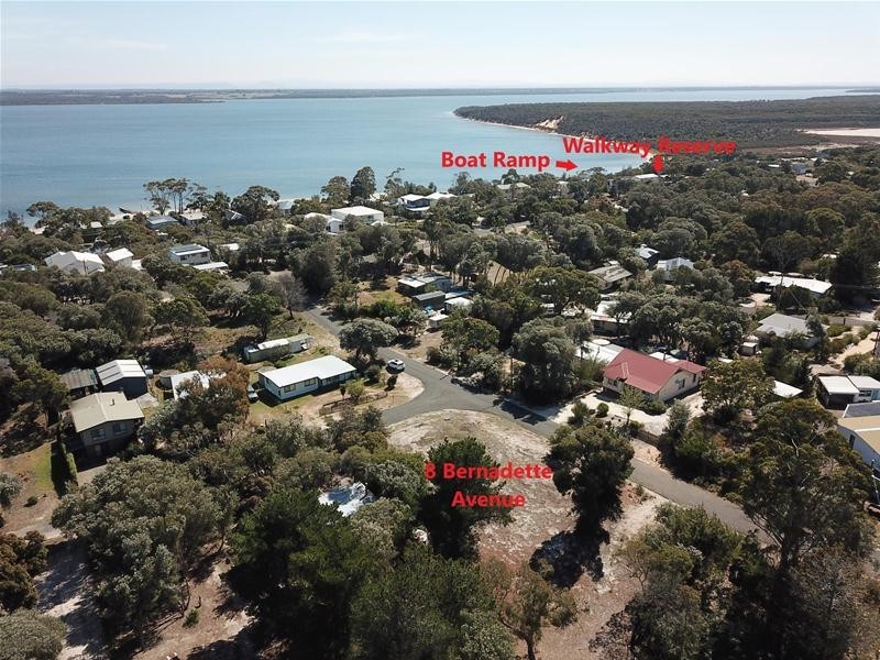 8 Bernadette Avenue, Loch Sport VIC 3851