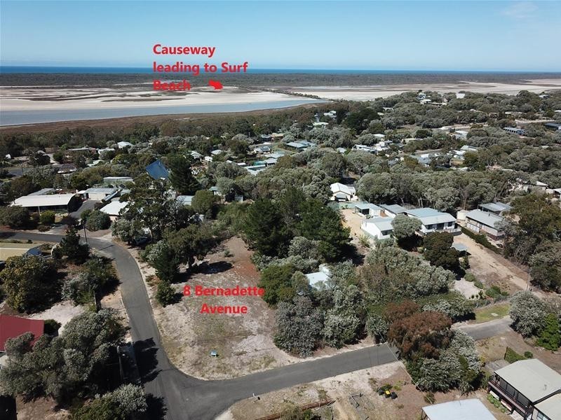 8 Bernadette Avenue, Loch Sport VIC 3851