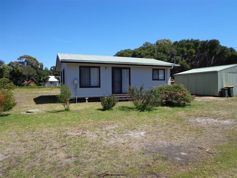 2 Cove Street, Loch Sport VIC 3851