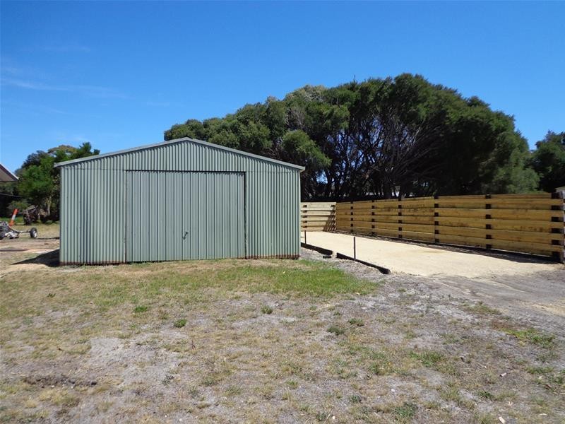 2 Cove Street, Loch Sport VIC 3851