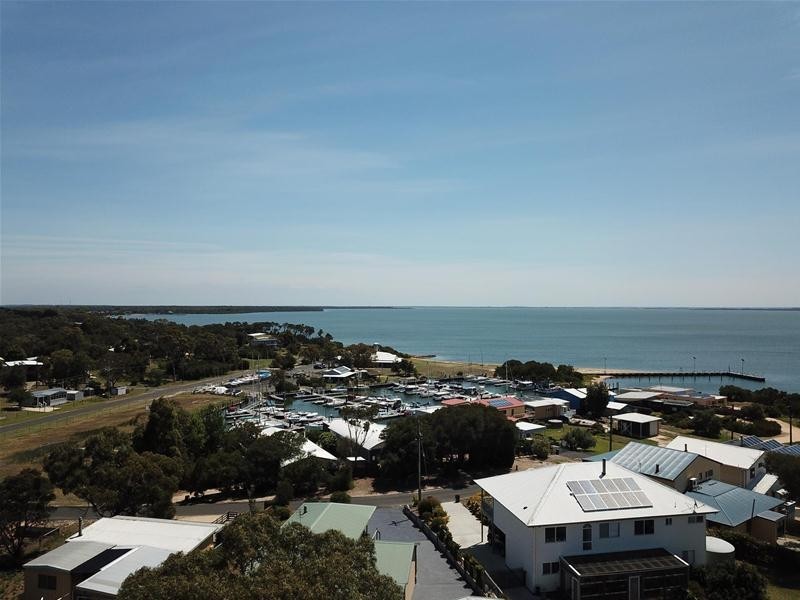 19 Bluff Drive, Loch Sport VIC 3851