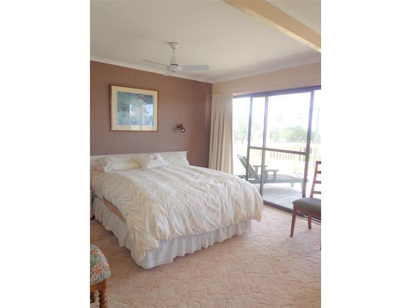 52 Victoria Parade, Loch Sport VIC 3851