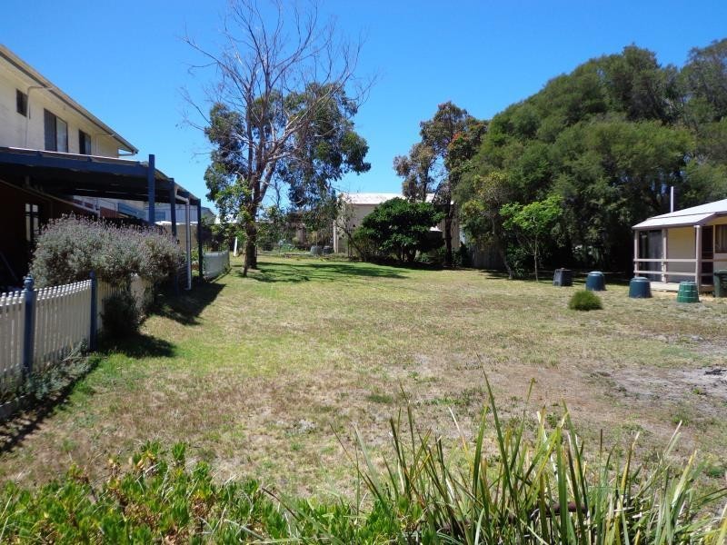 18 Cove Street, Loch Sport VIC 3851