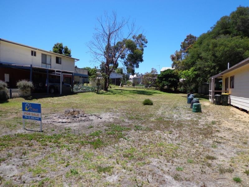 18 Cove Street, Loch Sport VIC 3851