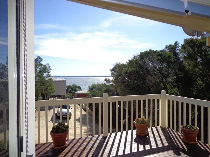 187 National Park Road, Loch Sport VIC 3851