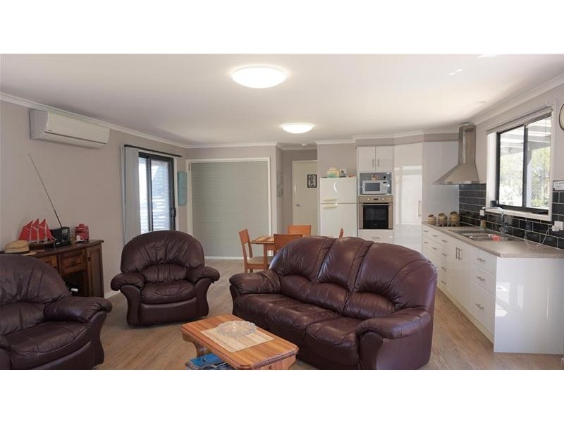 33 Echidna Street, Loch Sport VIC 3851