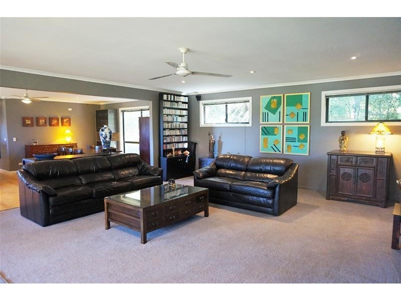 218 National Park Road, Loch Sport VIC 3851