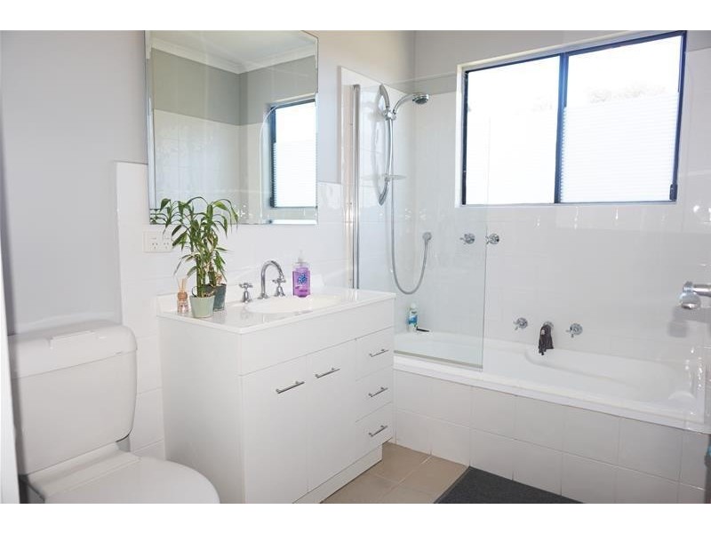 218 National Park Road, Loch Sport VIC 3851