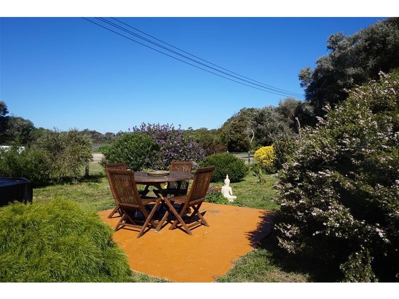 218 National Park Road, Loch Sport VIC 3851