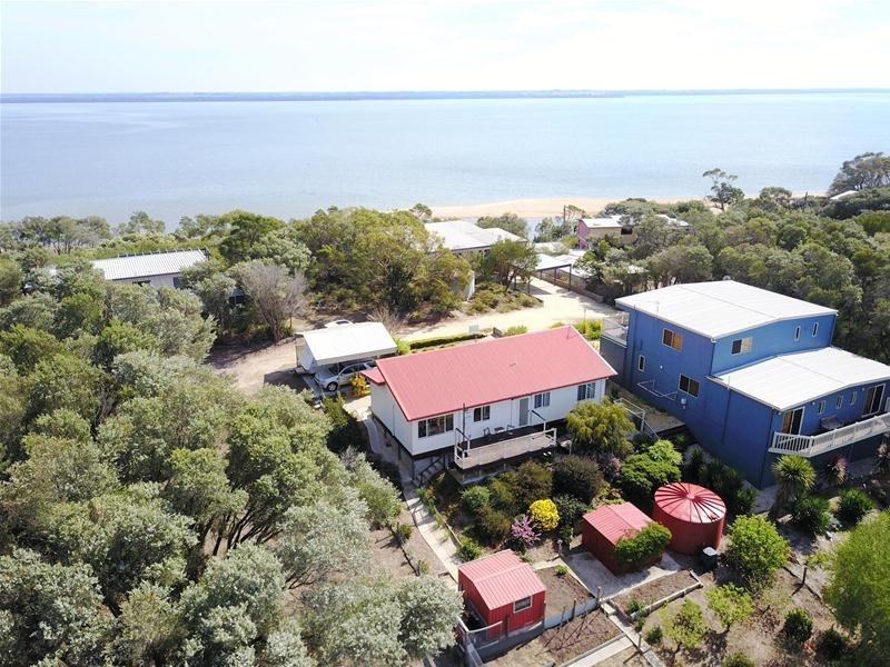 185 National Park Road, Loch Sport VIC 3851