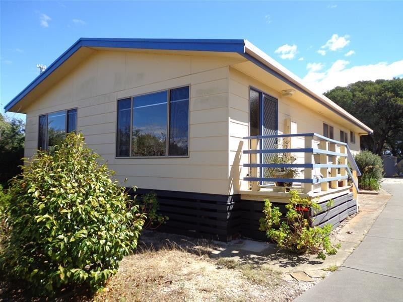 7 White Crescent, Loch Sport VIC 3851