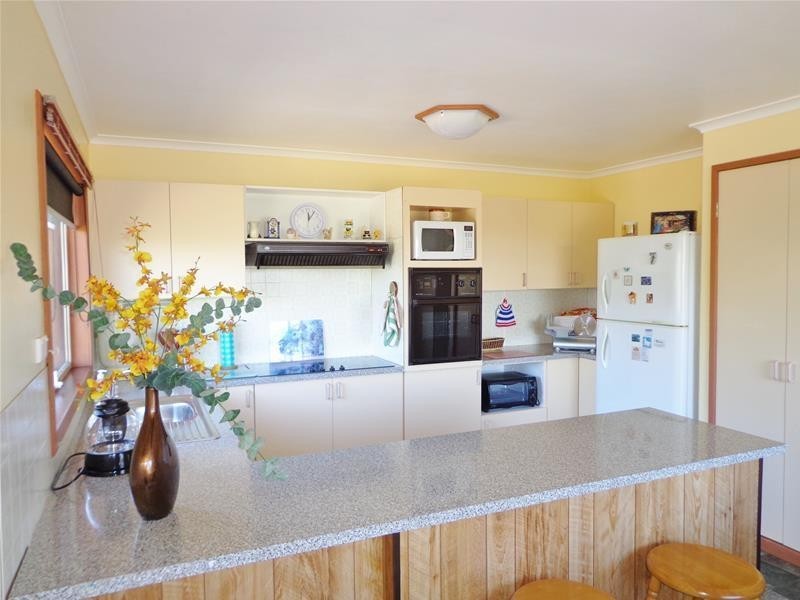 7 White Crescent, Loch Sport VIC 3851