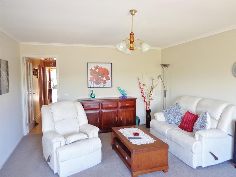 7 White Crescent, Loch Sport VIC 3851