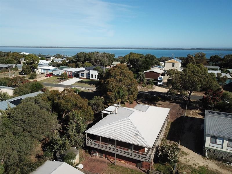 25 Banksia Street, Loch Sport VIC 3851