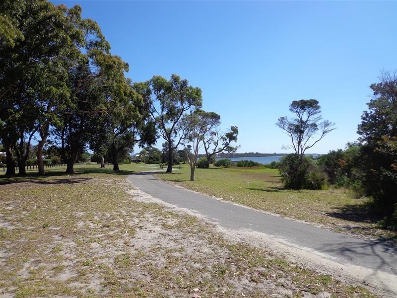 44 Campbell Street, Loch Sport VIC 3851