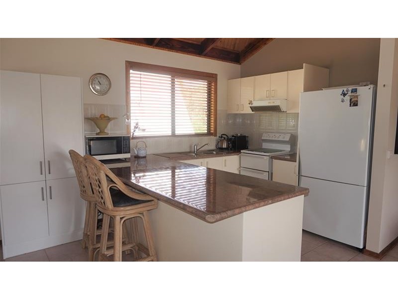 31 Central Avenue, Loch Sport VIC 3851