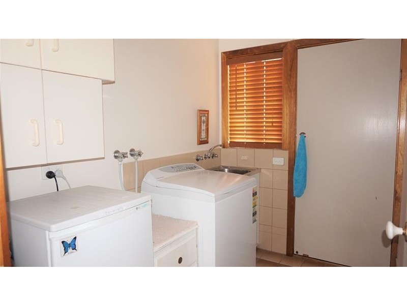 31 Central Avenue, Loch Sport VIC 3851