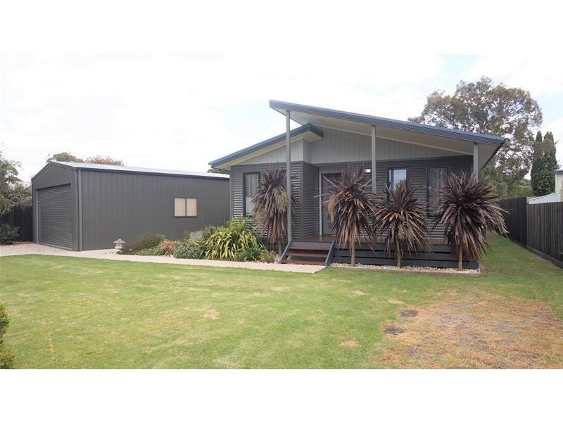 120 Wallaby Street, Loch Sport VIC 3851
