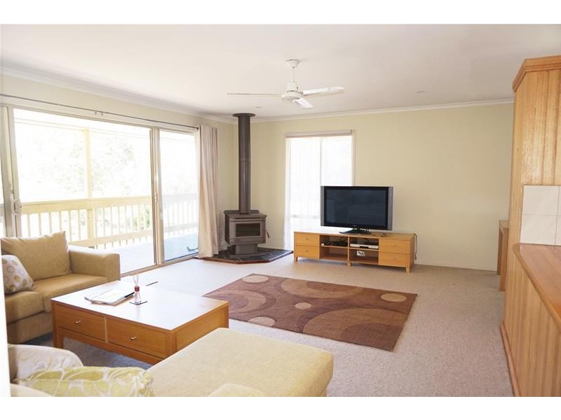 25 Bernadette Avenue, Loch Sport VIC 3851