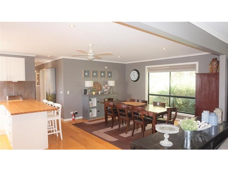 218 National Park Road, Loch Sport VIC 3851