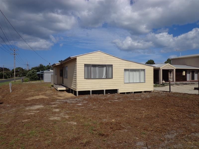 60 Carroll Street, Loch Sport VIC 3851