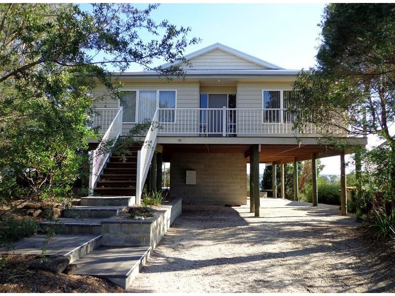 11 Wattle Grove, Loch Sport VIC 3851