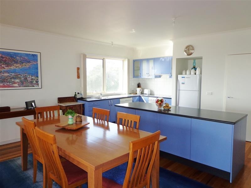 11 Wattle Grove, Loch Sport VIC 3851