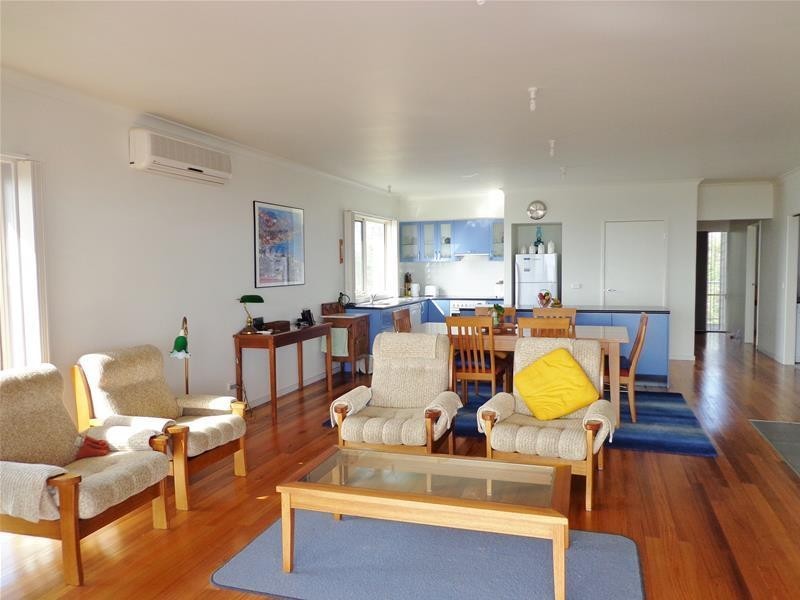 11 Wattle Grove, Loch Sport VIC 3851