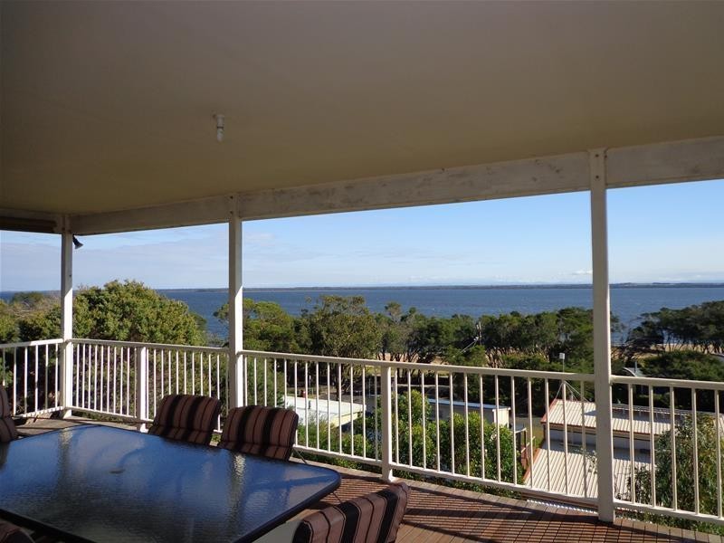 11 Wattle Grove, Loch Sport VIC 3851