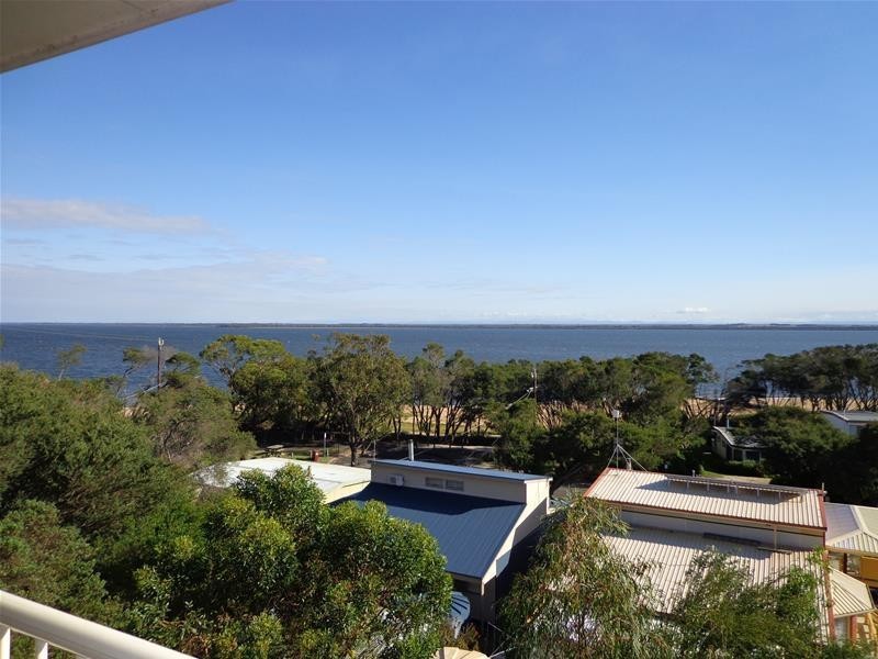 11 Wattle Grove, Loch Sport VIC 3851