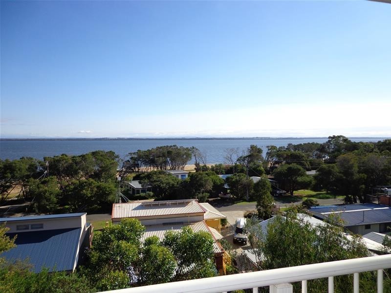 11 Wattle Grove, Loch Sport VIC 3851