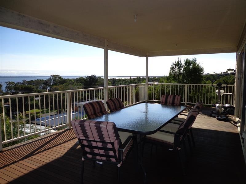 11 Wattle Grove, Loch Sport VIC 3851