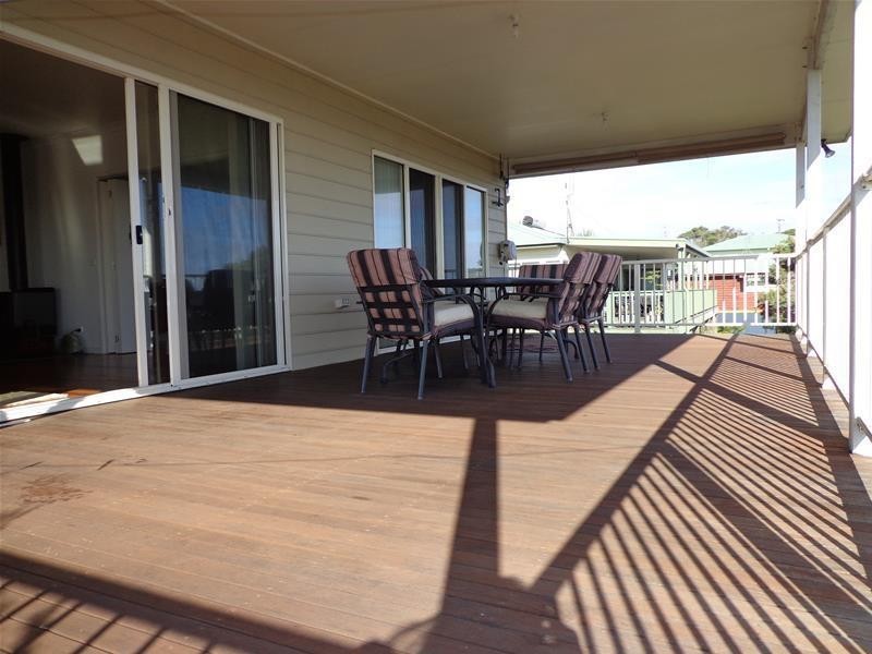 11 Wattle Grove, Loch Sport VIC 3851