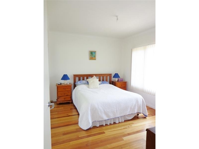 11 Wattle Grove, Loch Sport VIC 3851