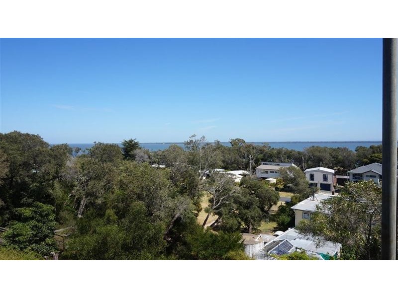 35 Wattle Grove, Loch Sport VIC 3851