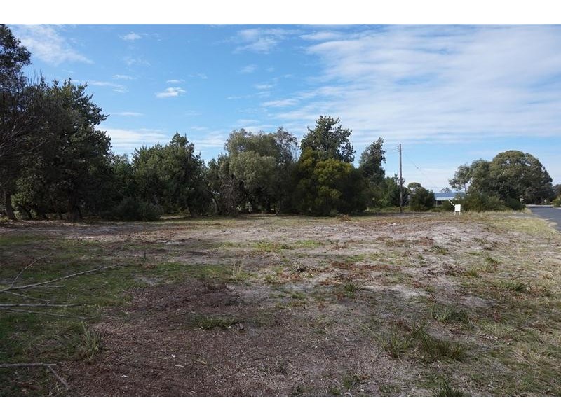 14 Charlies Street, Loch Sport VIC 3851