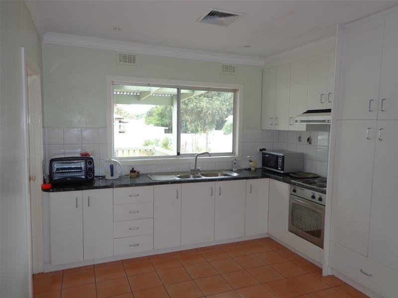 16 Kangaroo Street, Loch Sport VIC 3851