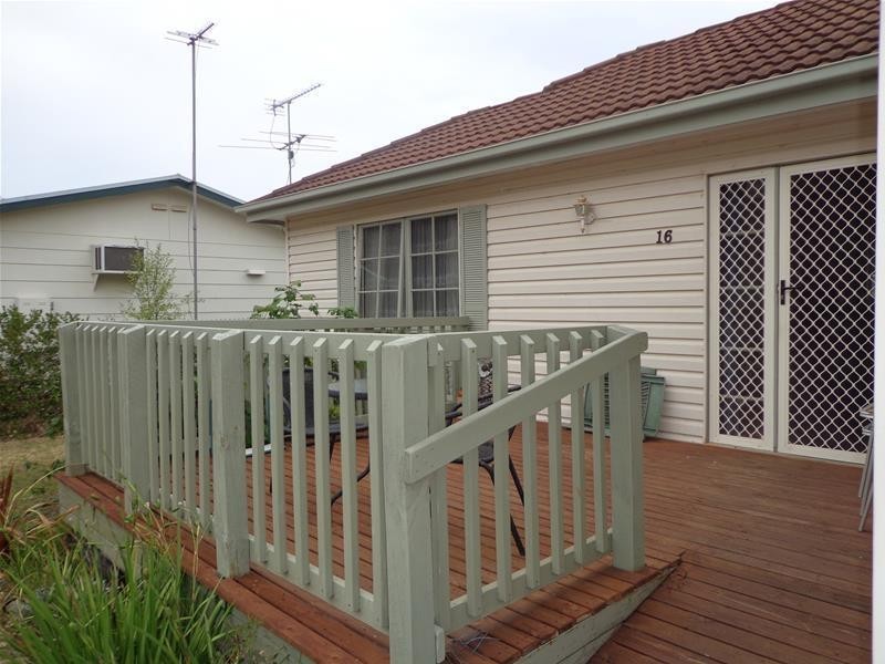 16 Kangaroo Street, Loch Sport VIC 3851