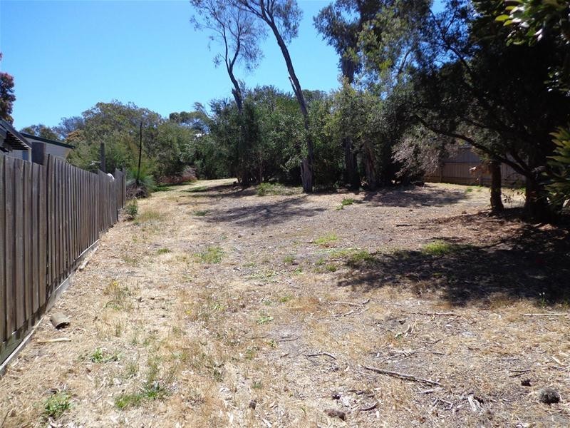 129 National Park Road, Loch Sport VIC 3851