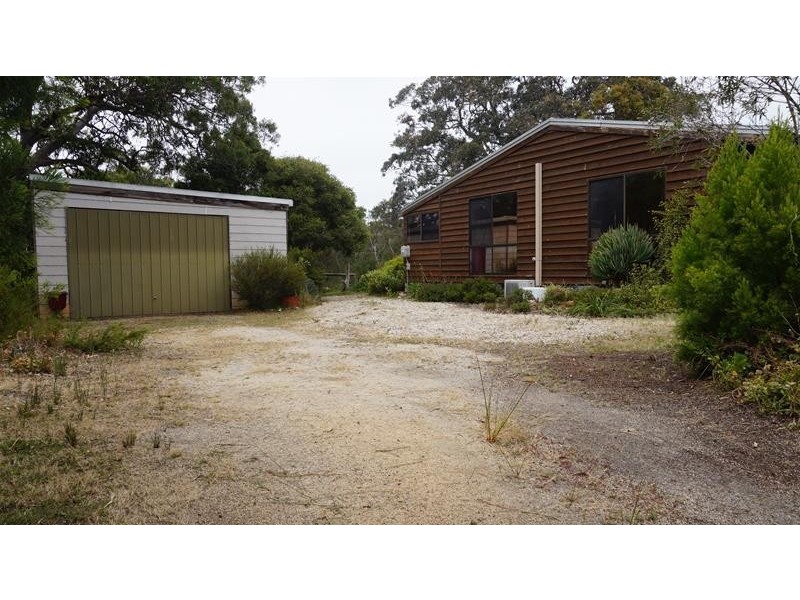 4 Christopher Court, Loch Sport VIC 3851