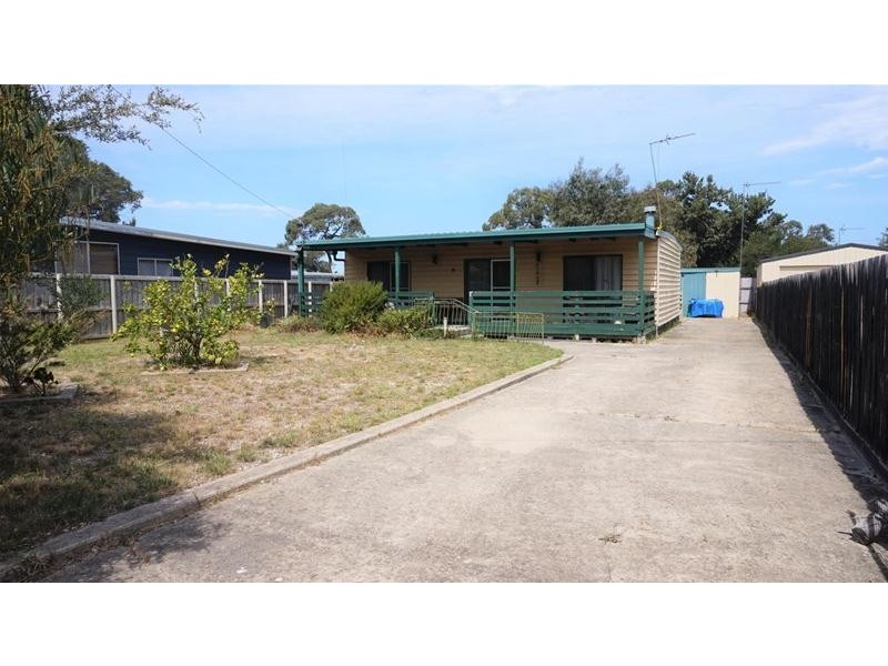 48 Carroll Street, Loch Sport VIC 3851